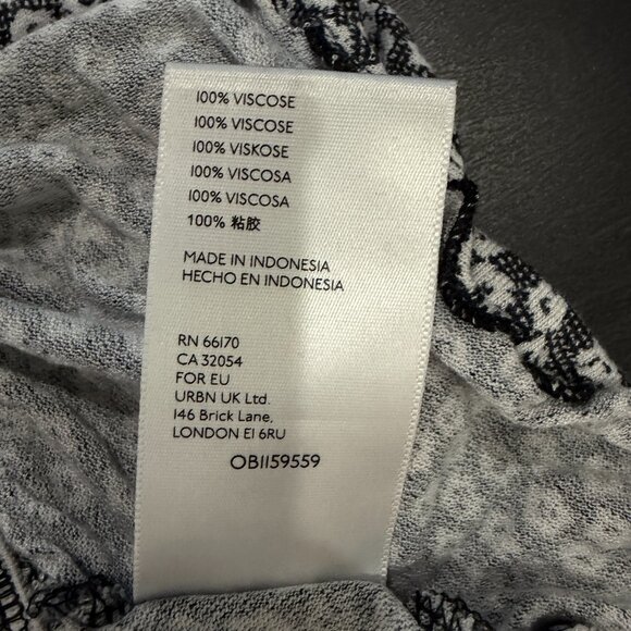 URBAN OUTFITTERS Navy Blue Floral Ruched Crop Top Cap Sleeves Size XS - Picture 11 of 12